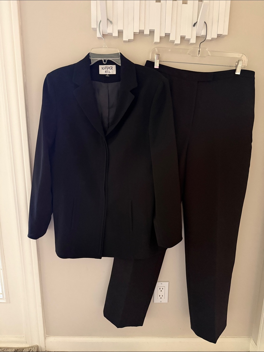 Kasper Black Women's Two-Piece Pantsuit Blazer Trouser Pants Business Career 12
